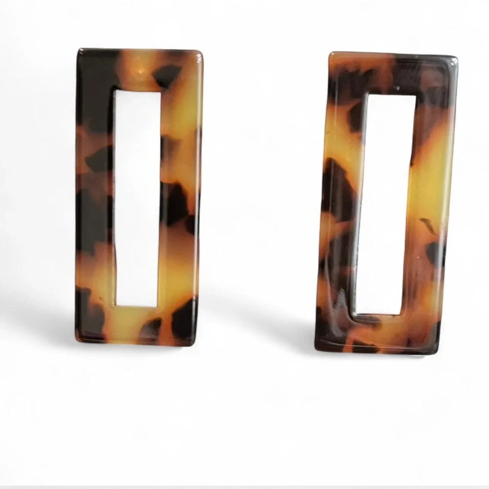 Tortoise Shell Rectangular Earrings - Picture 5 of 6